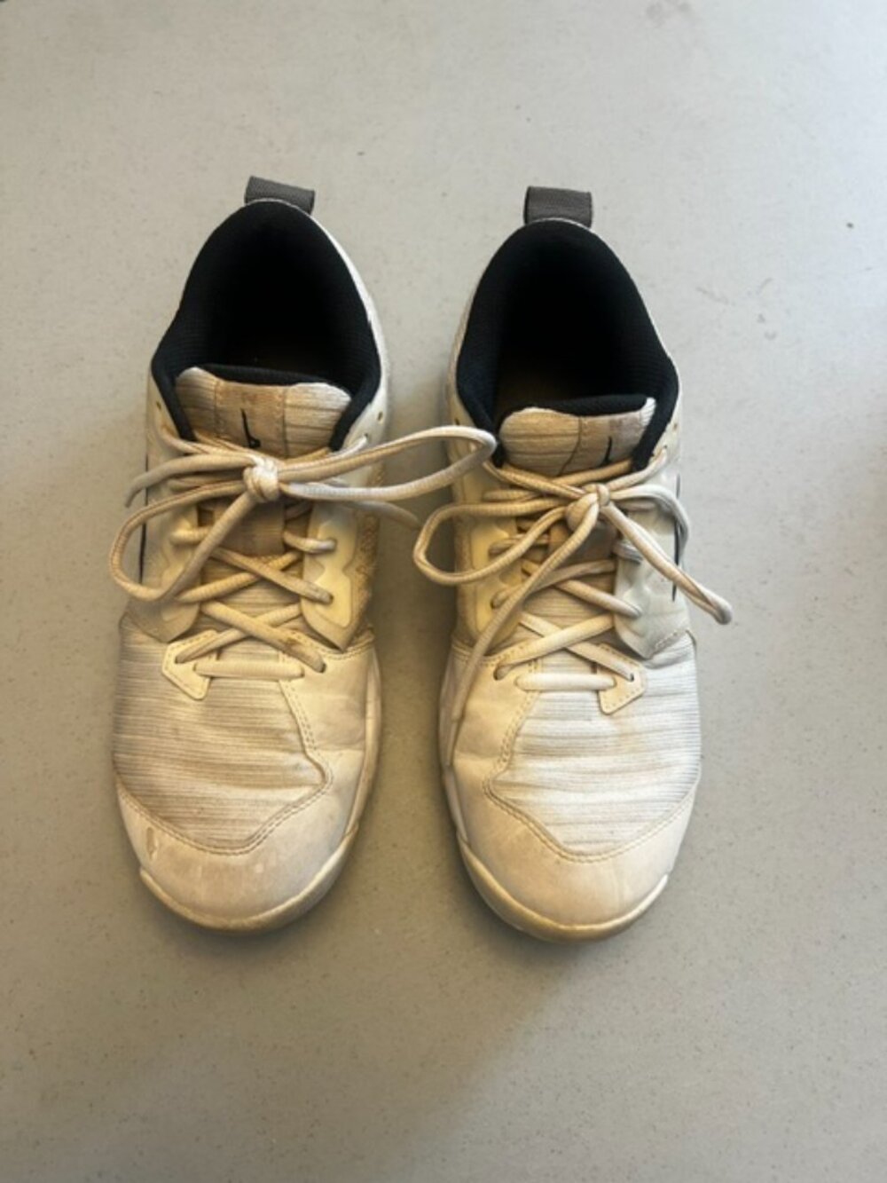 Women's Mizuno Wave Supersonic2 Volleyball court shoes, White, Size 9, Good Con